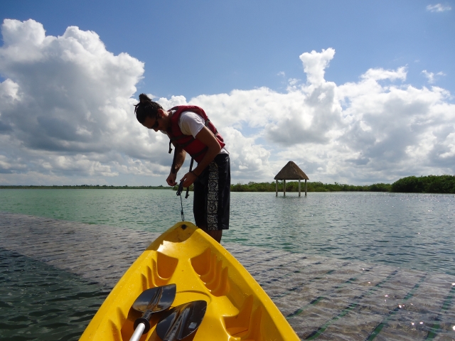 Preparando los kayaks